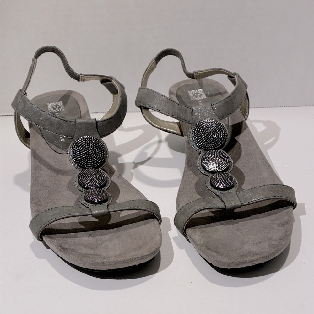 Anne Klein grey wedge sandals
Three medallion trim
Size 7.5 M women’s